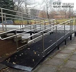 Наружный пандус для МГН (уличный, с перилами) — установленный