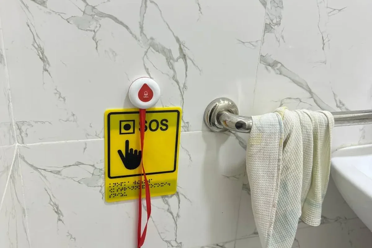 Interior · SOS call button and support handrail — to call for help in the restroom in an emergency (can also be pressed from below).