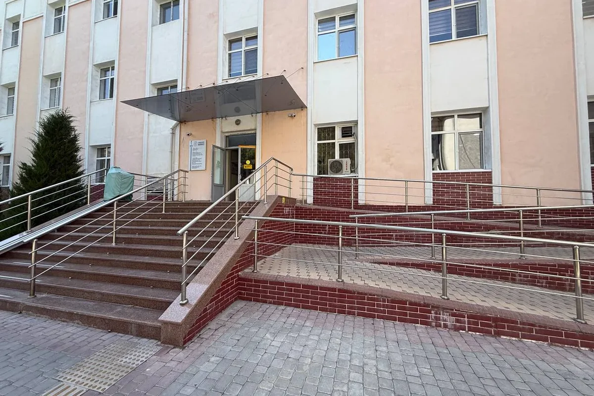 Exterior · Building facade and entrance — the adapted stairs and ramp in overall view.